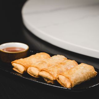 Proljećne rolnice sa mesom, povrćem i pečurkama