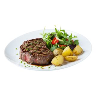 Bistec De Ternera, Patatas Y Ensalada