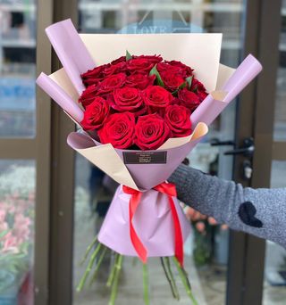 #17. 20 წითელი პრემიუმ ხარისხის ჰოლანდიური ვარდის თაიგული