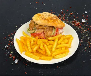 Doner de pui la farfurie