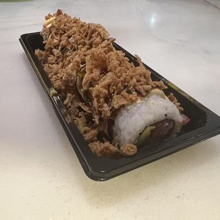 96C.Crunch Cali Roll Atún Con Aguacate Y Pepino (8 Pzs.)