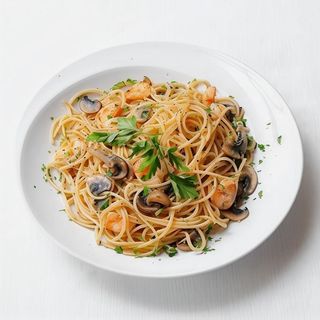 Spaghetti Ajo Con Gambas Y Champiñones