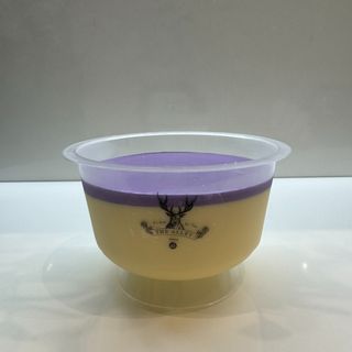 Crème brûlée cup ube foam