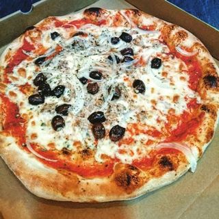 Pizza Clásica Tonno E Cipolla Individual