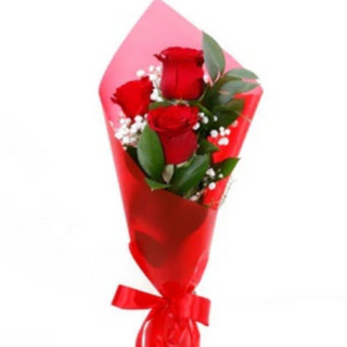 Bukiet 3 czerwonych róż z ozdobą 