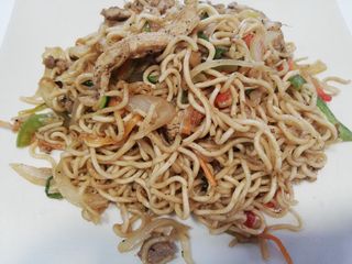 Yakisoba con Pollo