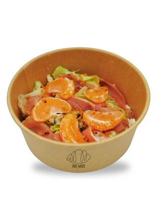 Салат з прошуто, мандаринами та фірмовим соусом