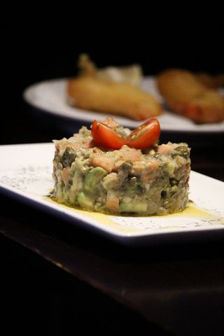 Tartar de salmón ahumado y aguacate