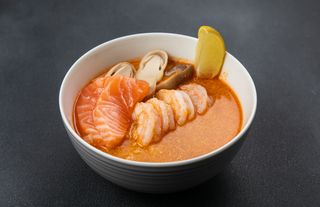 Zupa Tom Yum Łosoś