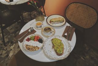 Una Tostada Con Aguacate (Grande)