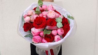 Bukiet Dubaj - Energetyczny bukiet z róży czerwonej i różowej