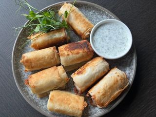 Рулетики з лаваша, моцарела, зелені та бекону 340гр