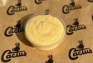 Sos miodowo-czosnkowy (delikatnie pikantny)