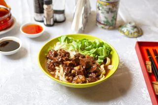 Vită cu sos de piper și orez