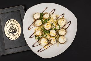 Zapečeni punjeni šampinjoni