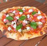 Pizza cu cârnăciori