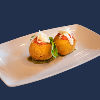 Bocconcini di bufala impanati con pesto di basilico, pomodoro e scaglie