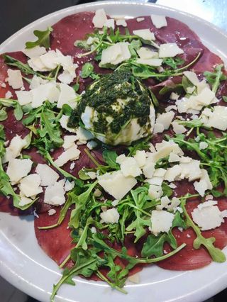 Carpaccio Di Bresaola E Mozzarella Fresca Di Búfala