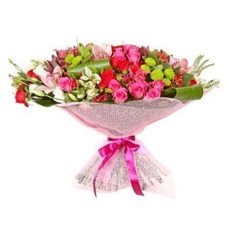 Buchet Elegance (1009)- mixt din trandafiri, orhidee, crizantema verde, eustoma, gherbiera si verdeata decorativa