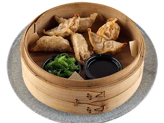 Smażone pierożki gyoza z kaczką 6 szt.