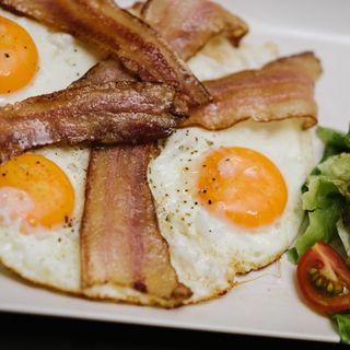 Jaja sa slaninom  (DO 12h)