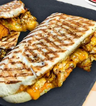 Panini De Pollo con patatas fritas 
