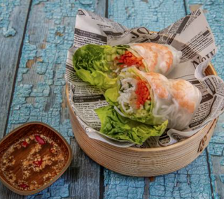 E50 Vietnamese Spring Rolls (1 Uds. cortado en 2)
