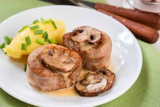 Свинско бон филе с горски гъби (350г)