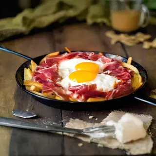 Tapa De Huevos Rotos Con Jamón Serrano