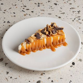 Cheescake arachidi, caramello salato e cioccolato fondente