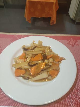 185. Bambù e funghi saltati