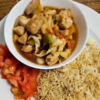 Pollo En Salsa De Almendras