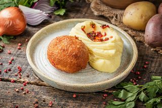 Соковита котлета по-полтавськи із вершковою товчанкою