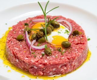 Tatar z polędwicy wołowej