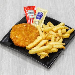 Cotoletta di pollo panatura corn flakes con patatine fritte