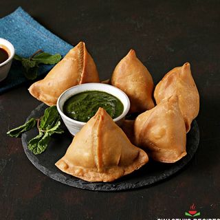 33. Tapa De Samosa Vegetal (2 Pzs.)