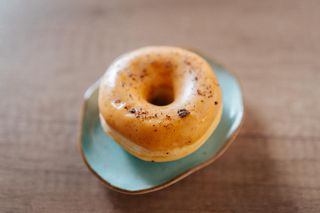 Donut  ze słonym karmelem   