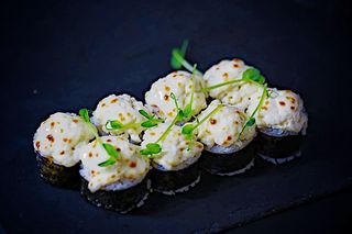 Запечений рол з лосесем (245г)