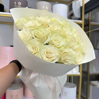 21 біла троянда