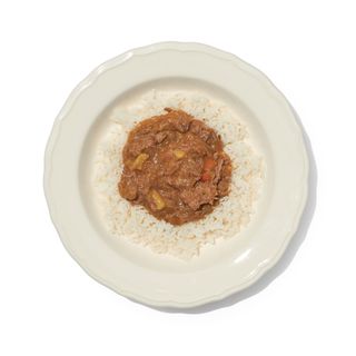 Rabo de toro desmigado caliente