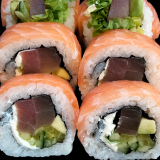 -California owijana łososiem/tuńczyk/warzywa/majonez/tobiko