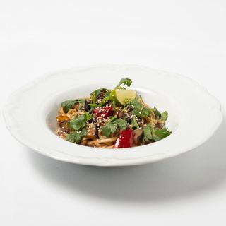 Паназиатская гречневая лапша с говядиной