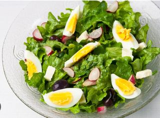 Зелена салата с яйце (400г)