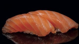 045. Nigiri di salmone