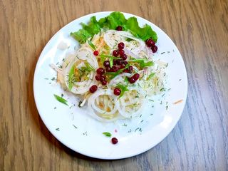 Капустка квашеная с брусникой