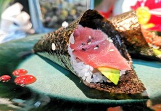 Temaki maguro avocado