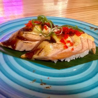 NIGIRI SALMON FLAMEADO