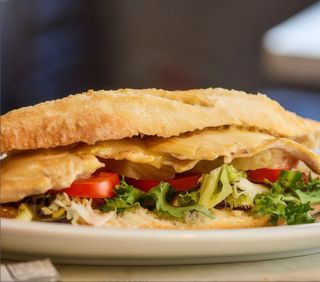 Bocadillo De Pollo Especial (Entero)