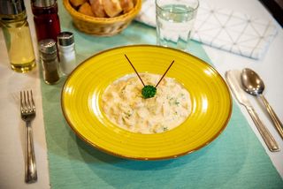 Spaghete cu piept de pui și broccoli