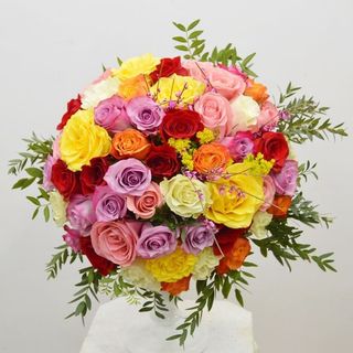 Buchet cadou 51 trandafiri multicolori